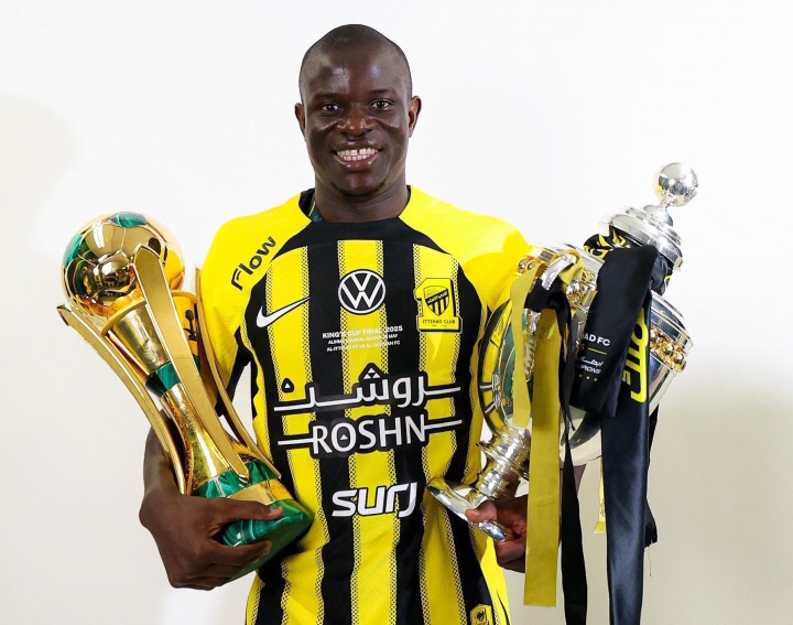 开云体育app-降薪2000万！34岁坎特接受费内巴切提议，2500万欧年薪将只剩零头