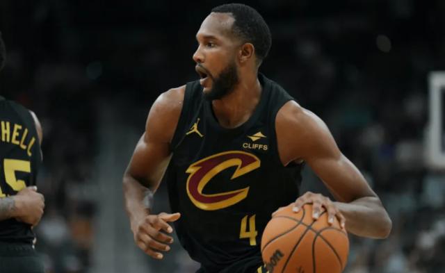 开云官方网站-莫布利今夏打磨自主进攻能力 骑士突破瓶颈仰仗他